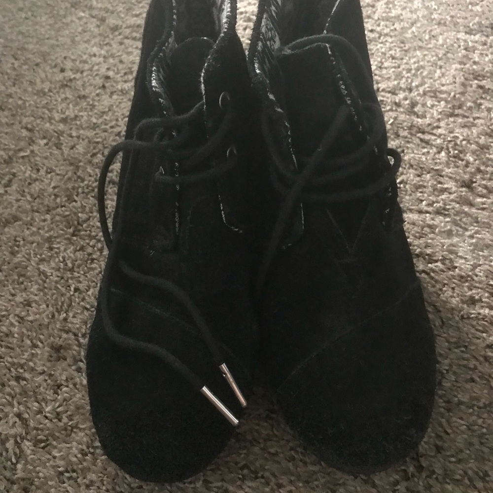 Toms black suede heels